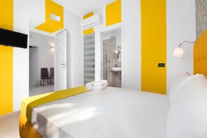 Balcone Blu | Desk, laptop workspace, free WiFi - Station Accommodation (Naples)