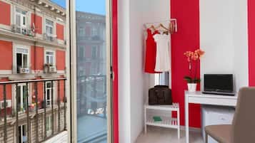 Habitación doble, vistas a la ciudad | Escritorio, espacio para trabajar con un portátil, wifi gratis