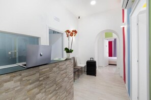 Reception - Station Accommodation (Naples)