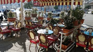 Tägliches inbegriffenes einheimisches Frühstück