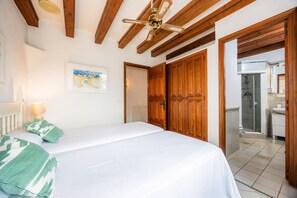 3 bedrooms, iron/ironing board, WiFi, bed sheets