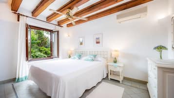 3 slaapkamers, een strijkplank/strijkijzer, wifi, beddengoed