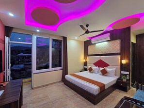 Deluxe Double Room, Balcony, Garden View | Desk, iron/ironing board, free WiFi