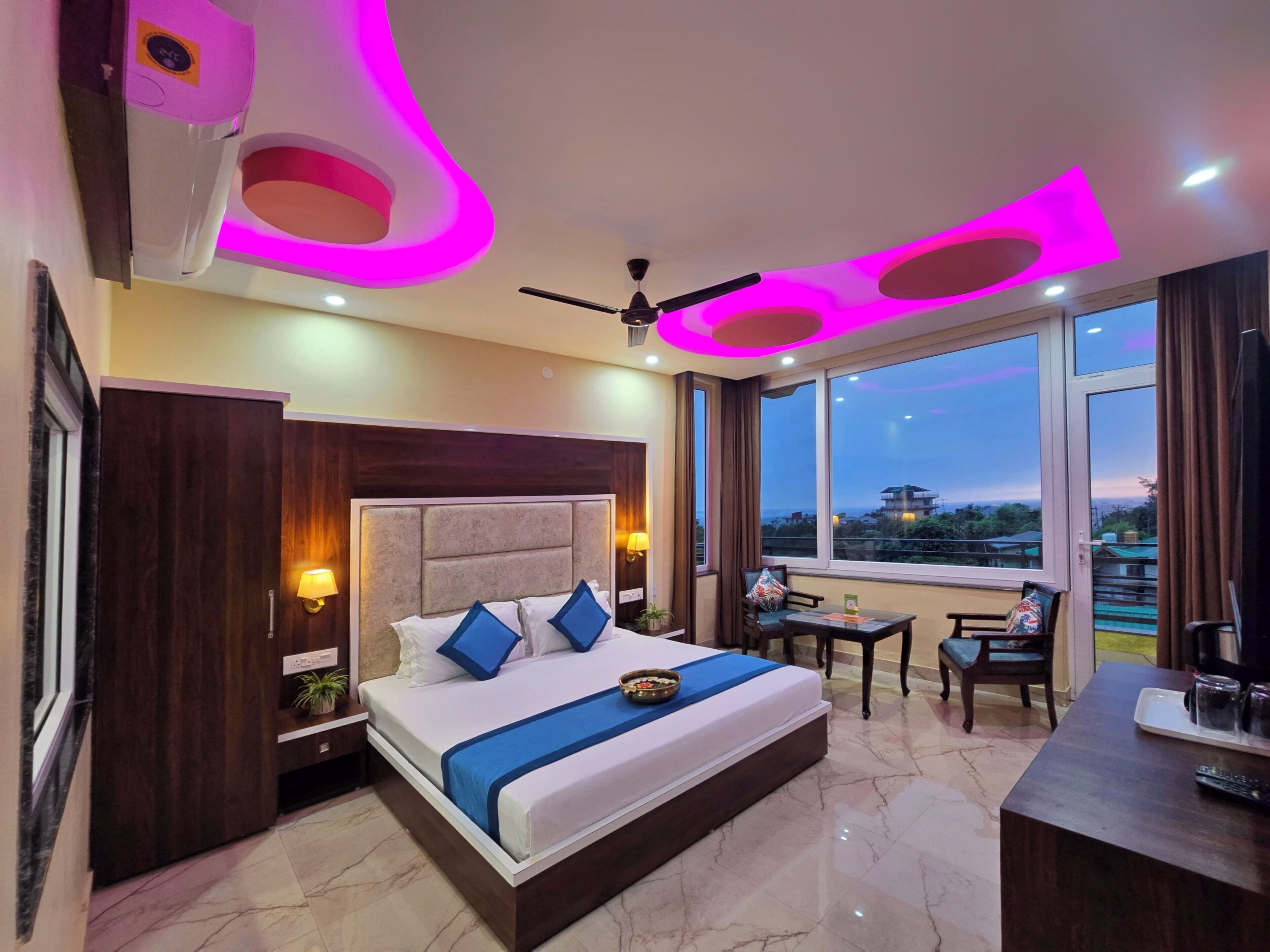 Deluxe Double Room, Balcony, Mountain View | Desk, iron/ironing board, free WiFi