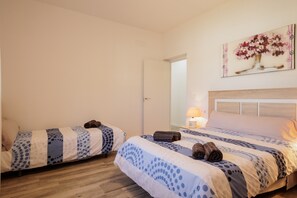 3 bedrooms, WiFi, bed sheets - Rural House 'Villa Manolita' with Private Pool, Wi-Fi and Air Conditioning (Carmona)