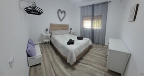 3 bedrooms, WiFi, bed sheets - Rural House 'Villa Manolita' with Private Pool, Wi-Fi and Air Conditioning (Carmona)