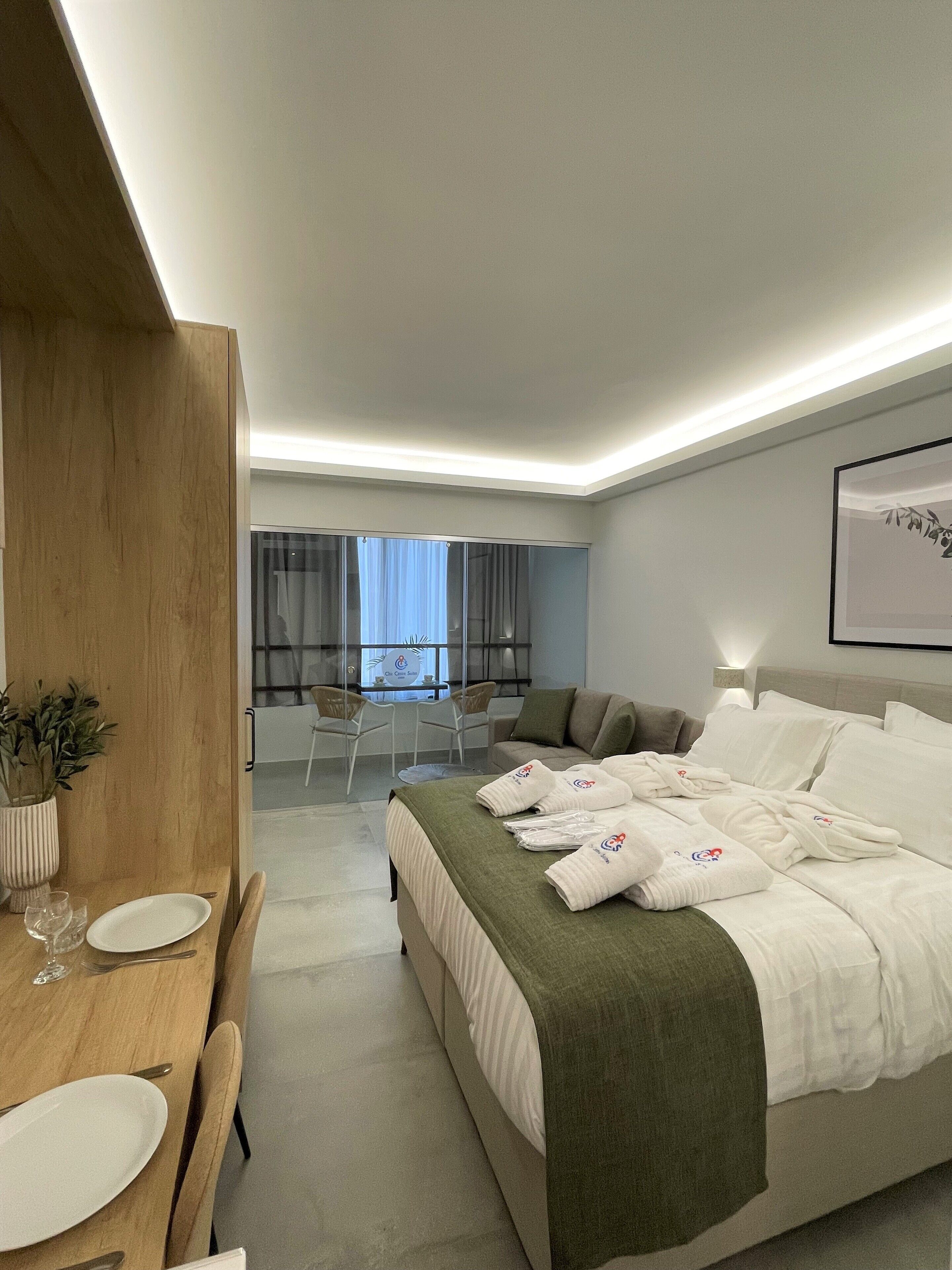 Suite with Balcony - Suite 4 | Egyptian cotton sheets, premium bedding, in-room safe, laptop workspace