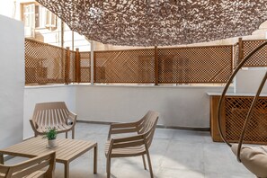 Suite with Terrace - Mykonos | Terrace/patio - Chic Centre Suites Athens (Athens)