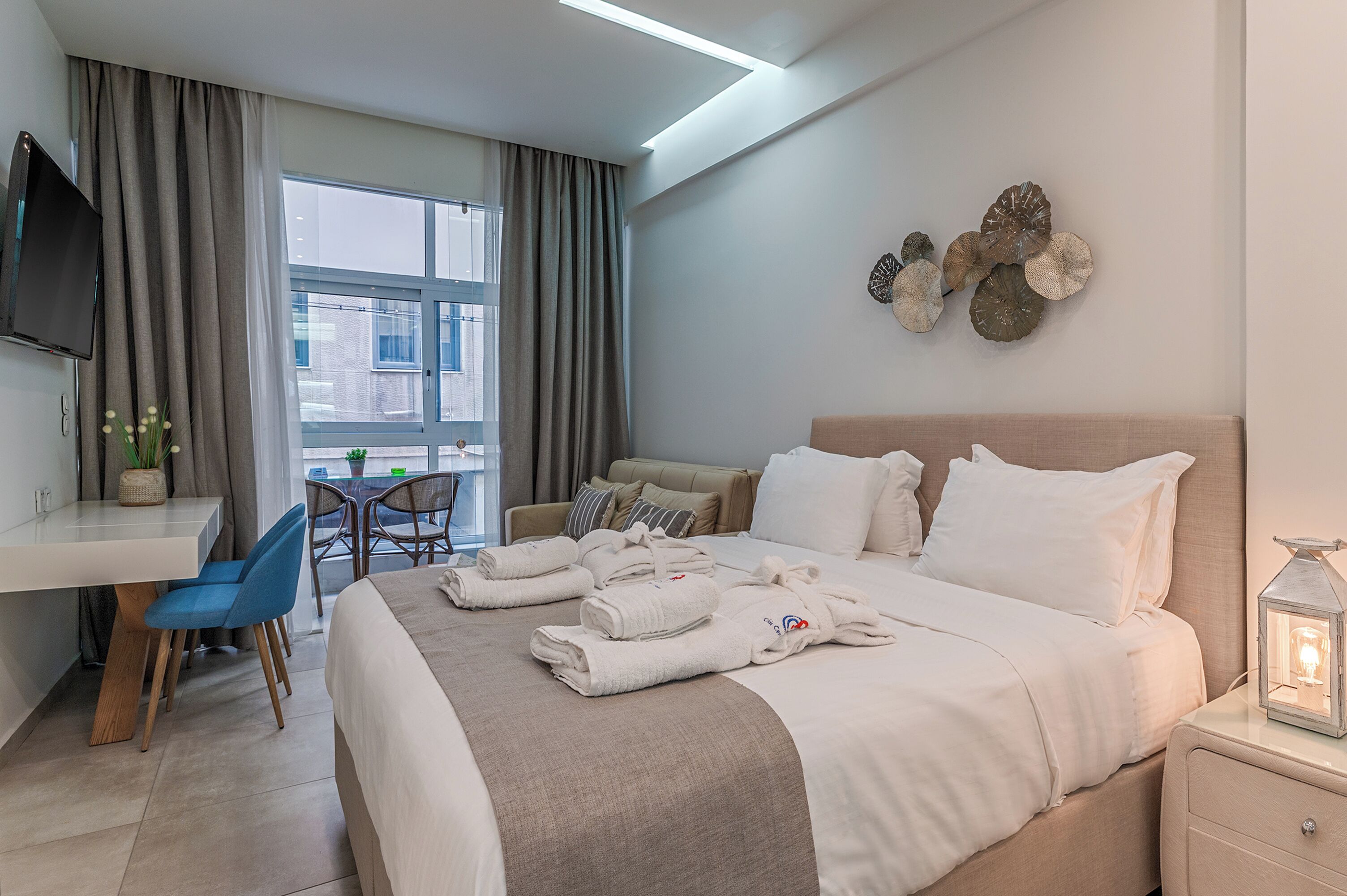 Suite with Balcony - Kohili | Bettwäsche aus ägyptischer Baumwolle, hochwertige Bettwaren, Zimmersafe