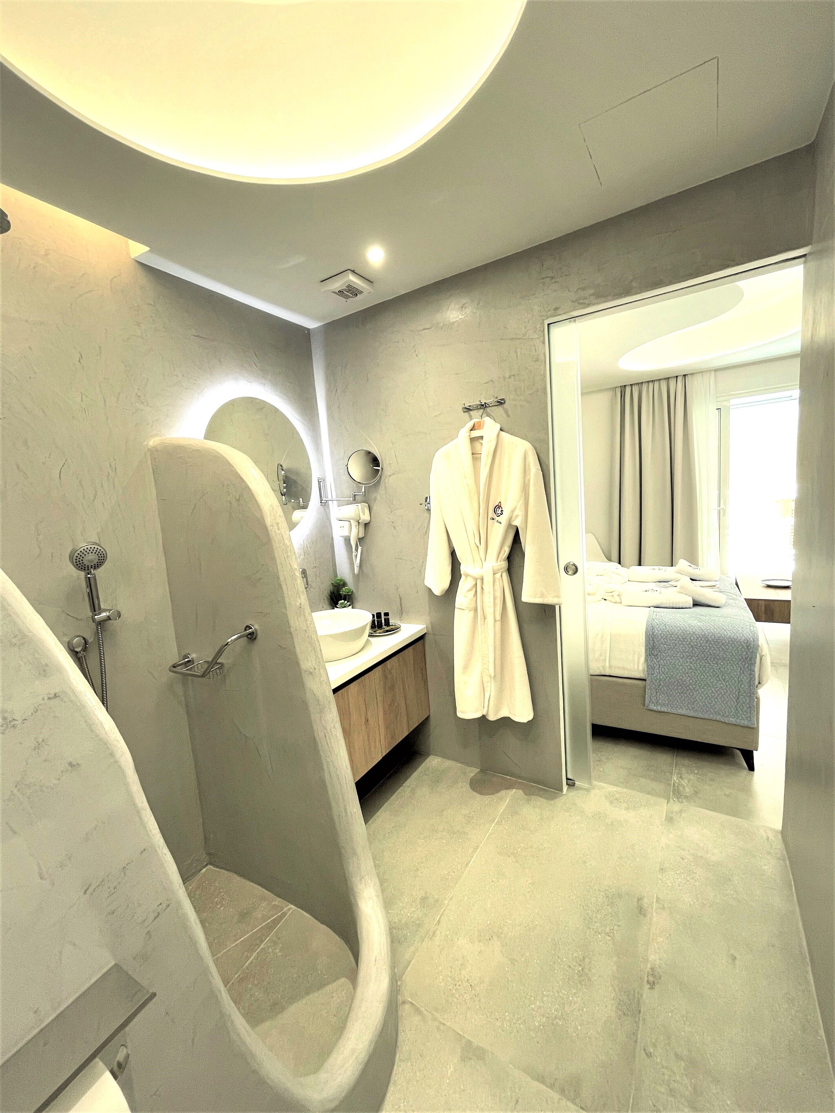 Suite with Balcony - Mykonos | Bathroom | Eco-friendly toiletries, hair dryer, bathrobes, slippers