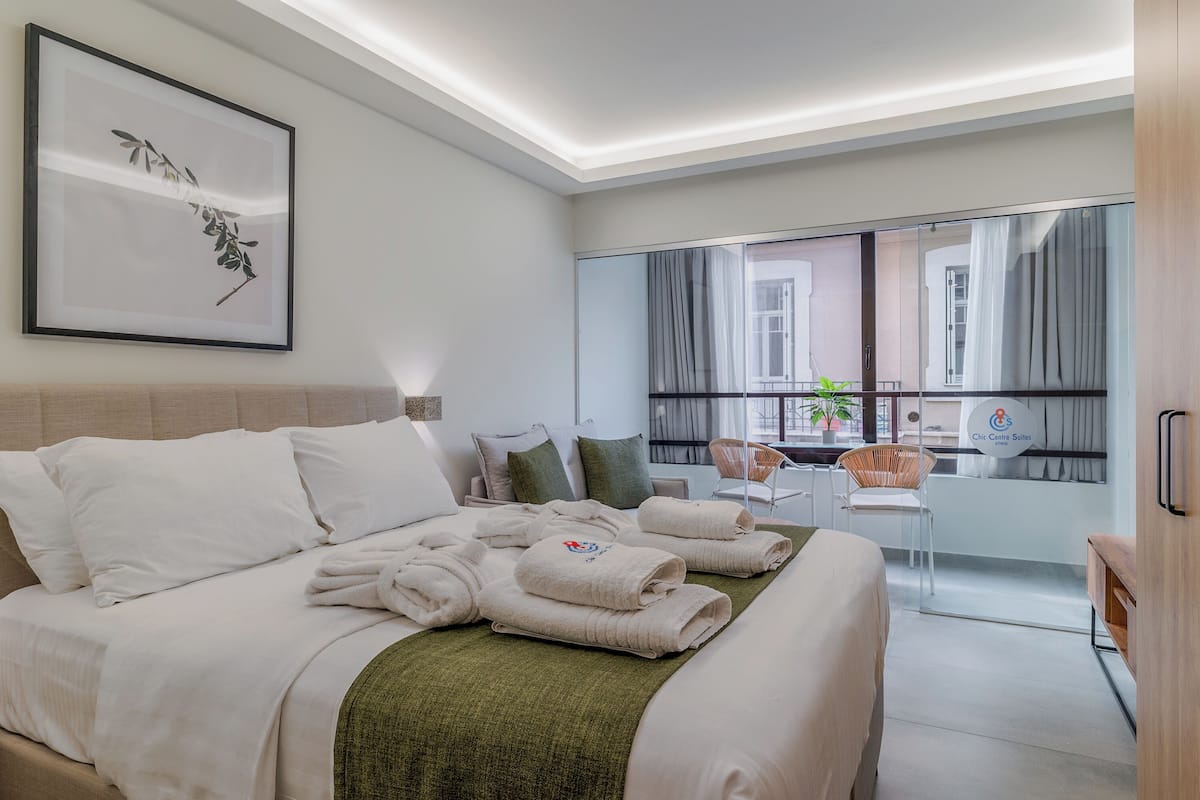 Suite with Balcony - Suite 5 | 이집트산 면 시트, 고급 침구, 객실 내 금고, 노트북 작업 공간