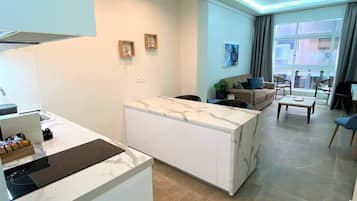 One-Bedroom Suite with Balcony - Avra | Roupas de cama de algodão egípcio, roupas de cama premium