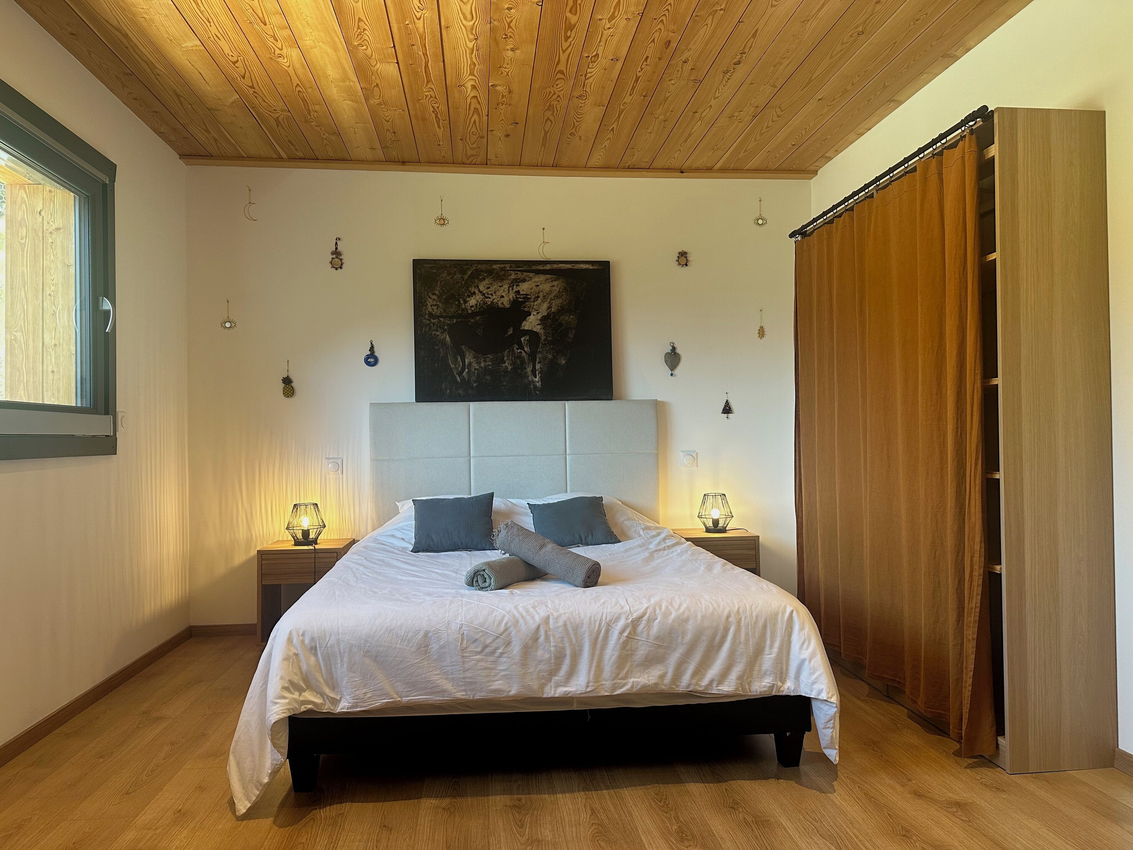 4 chambres, fer et planche à repasser, Wi-Fi, draps fournis