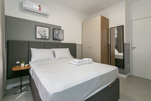 Iron/ironing board, internet, bed sheets