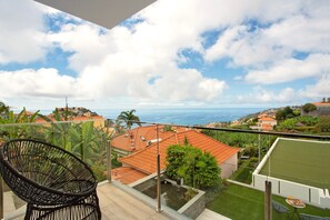Terrace/patio - Villa 'Jolie' with Sea View, Wi-Fi and Air Conditioning (Ponta do Sol)