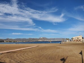 Una playa cerca