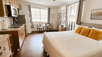 4 bedrooms, iron/ironing board, travel crib, internet