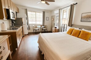 4 bedrooms, iron/ironing board, travel cot, Internet