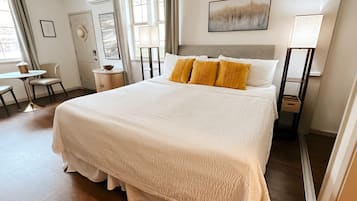 4 bedrooms, iron/ironing board, travel crib, internet