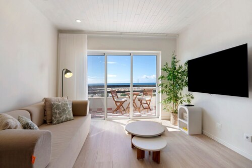 Mira Mar Apartment with Sea View and Wi-Fi