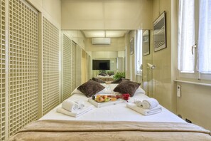 Tabla de planchar con plancha, wifi gratis y ropa de cama 
