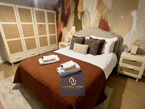 2 bedrooms, in-room safe, desk, iron/ironing board