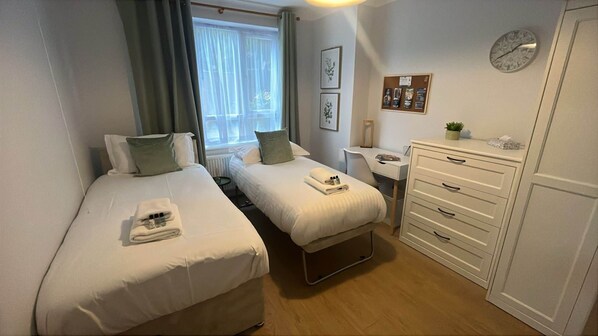 2 عدّة غرف نوم ومكتب ومكواة/لوح كي وواي فاي مجانًا