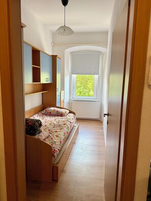 2 Schlafzimmer, Schreibtisch, Bügeleisen/Bügelbrett, WLAN