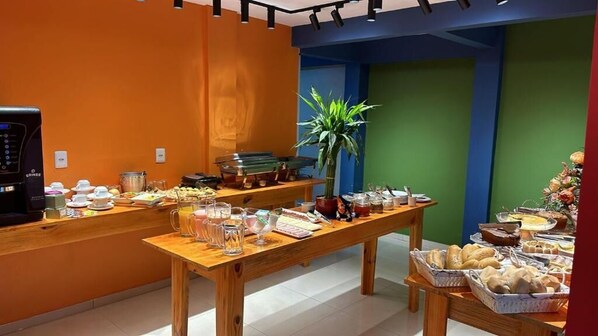 Free daily buffet breakfast 