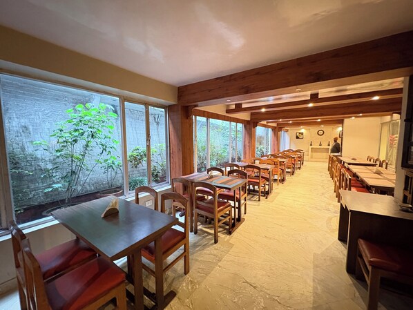 Restaurant - Hotel Apsara Darjeeling (Darjeeling)