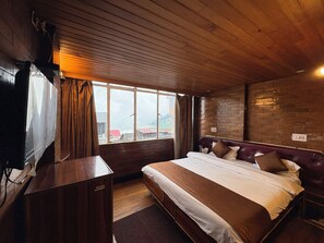 Deluxe Double Room, Valley View | Free WiFi, bed sheets - Hotel Apsara Darjeeling (Darjeeling)