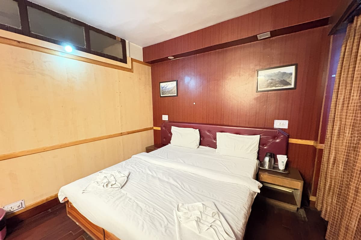 Quarto casal standard, vista para a cidade | Wi-Fi de cortesia, roupa de cama