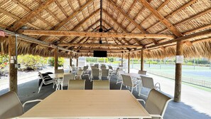 屋外ダイニングエリア