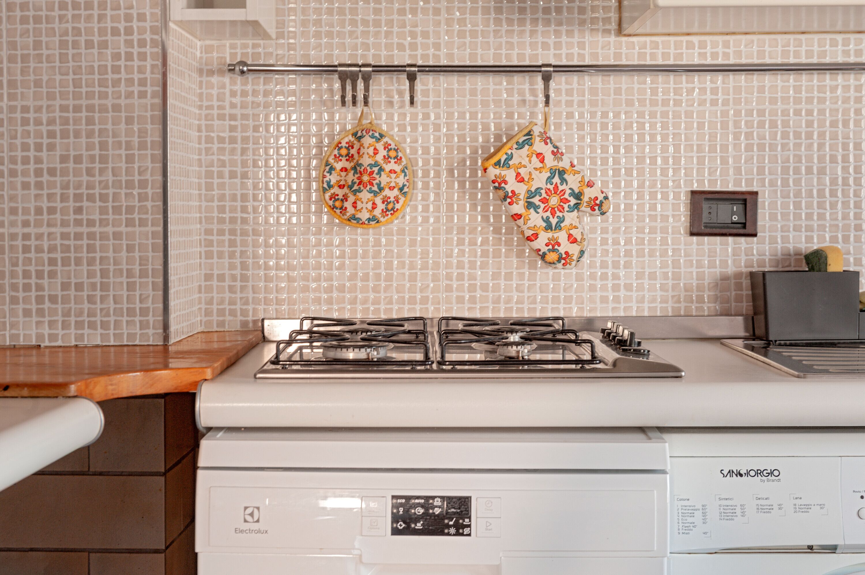 Réfrigérateur, four, plaque de cuisson, lave-vaisselle