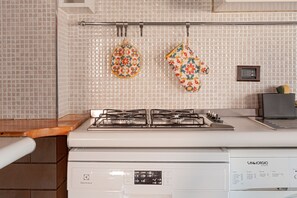 Réfrigérateur, four, plaque de cuisson, lave-vaisselle