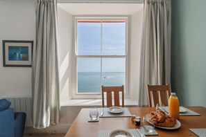 Dining - 5 Paragon Court - Sea Front Apartment (Tenby)