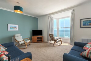 TV - 5 Paragon Court - Sea Front Apartment (Tenby)