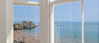 5 Paragon Court - Sea Front Apartment