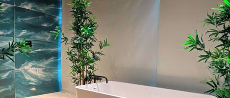 Luxury Apartment | Bathroom