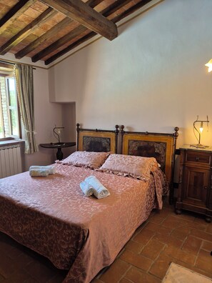 2 عدّة غرف نوم وواي فاي مجانًا وملاءات أسرّة