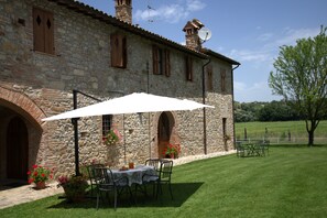 Outdoor dining - Agriturismo Case Corboli appartamento Utimio (Todi)
