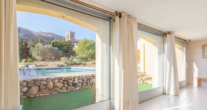 Gîte 'Dels Ocells' avec vue sur la mer, piscine partagée et Wi-Fi