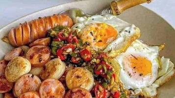 Free daily continental breakfast
