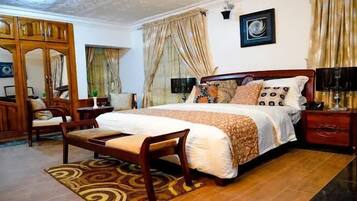 Deluxe Apartment, Balcony, City View | Desk, laptop workspace, soundproofing, free WiFi