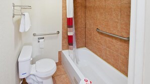 Deluxe Double Room | Bathroom | Bathtub, towels, soap, shampoo - Sands Hotel (Blytheville)