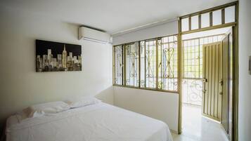 2 bedrooms, iron/ironing board, internet, bed sheets