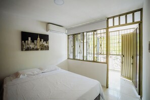 2 chambres, fer et planche à repasser, accès Internet, draps fournis