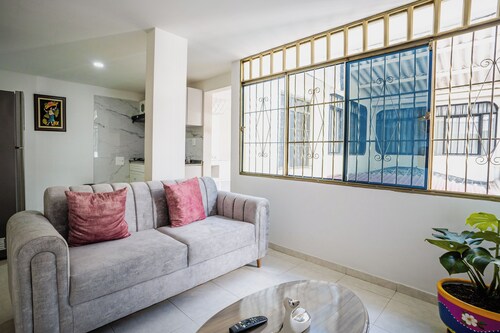 Modern apartment close to Clinica Medilaser Abner Lozano and Universidad Surcolombiana.