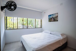 2 habitaciones, tabla de planchar con plancha, internet y ropa de cama 