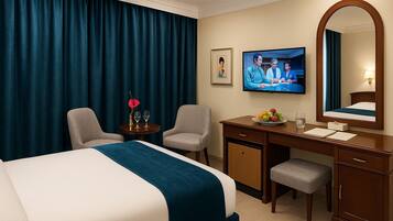 Brankas, tirai kedap cahaya, dan kedap suara